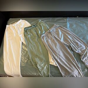 Women M lounge pants